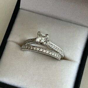 14k white gold & Real Diamond Wedding Ring Set. Comes with Appraisal